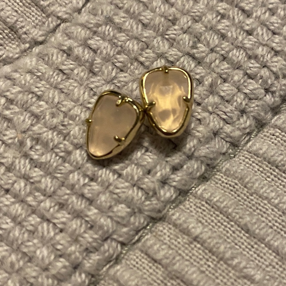 Kendra Scott pink stud